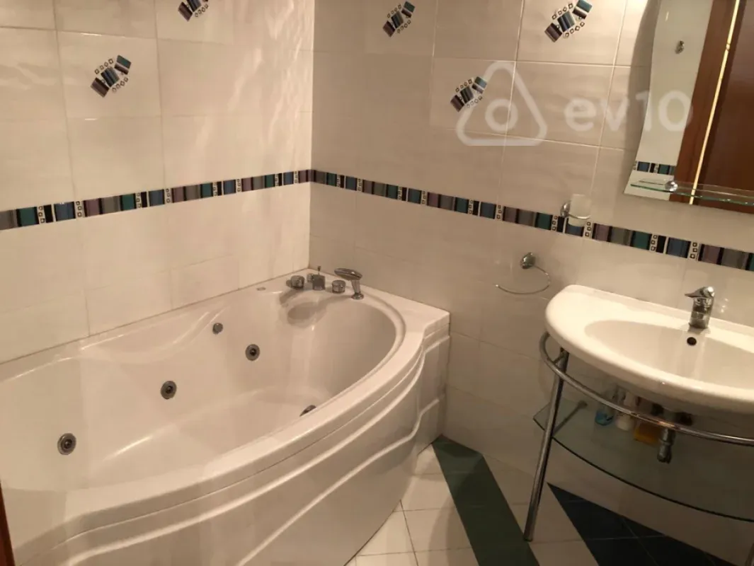 Kirayə verilir 4 otaqlı yeni tikili 100 m²