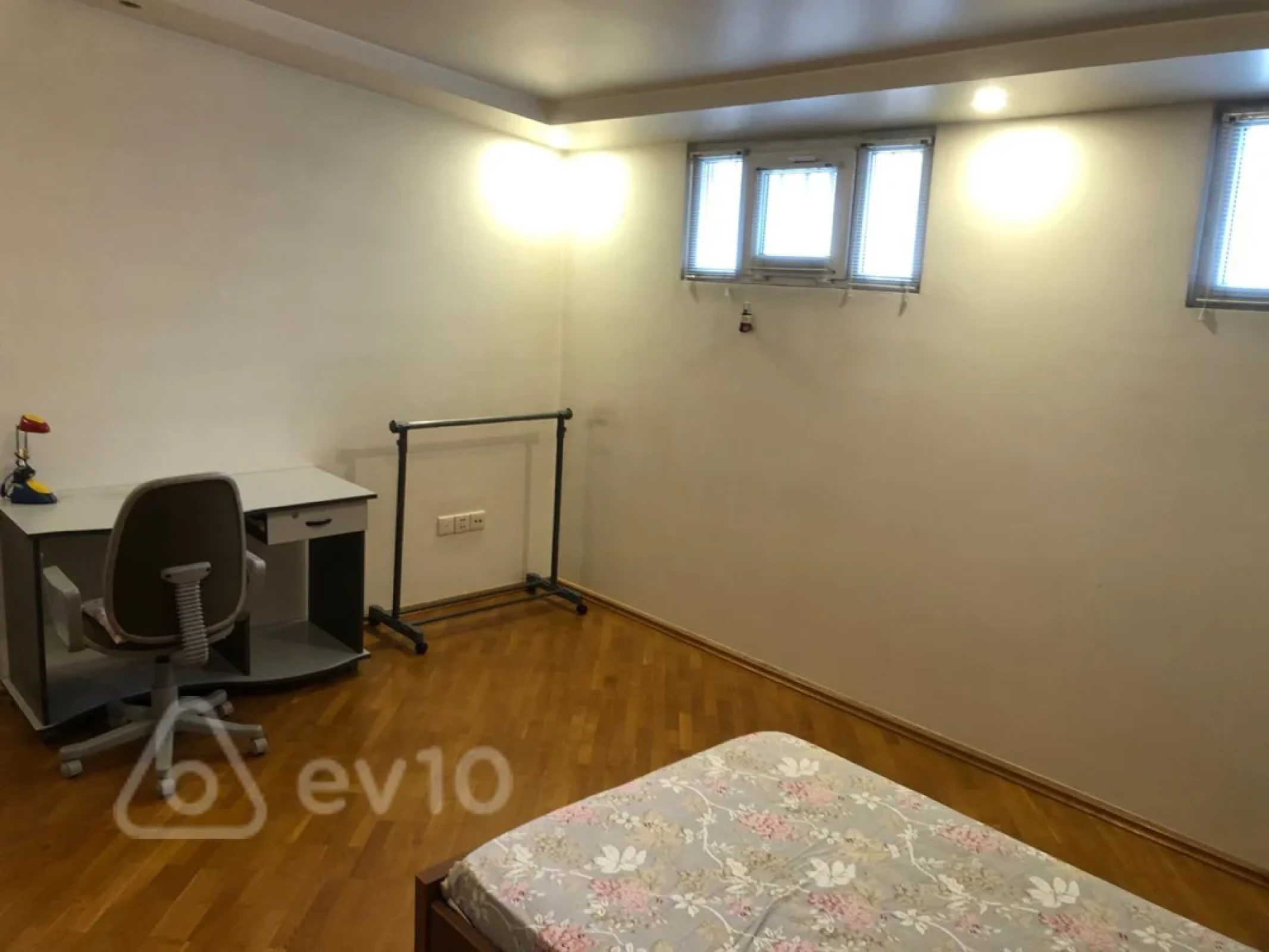 Kirayə verilir 4 otaqlı yeni tikili 100 m²