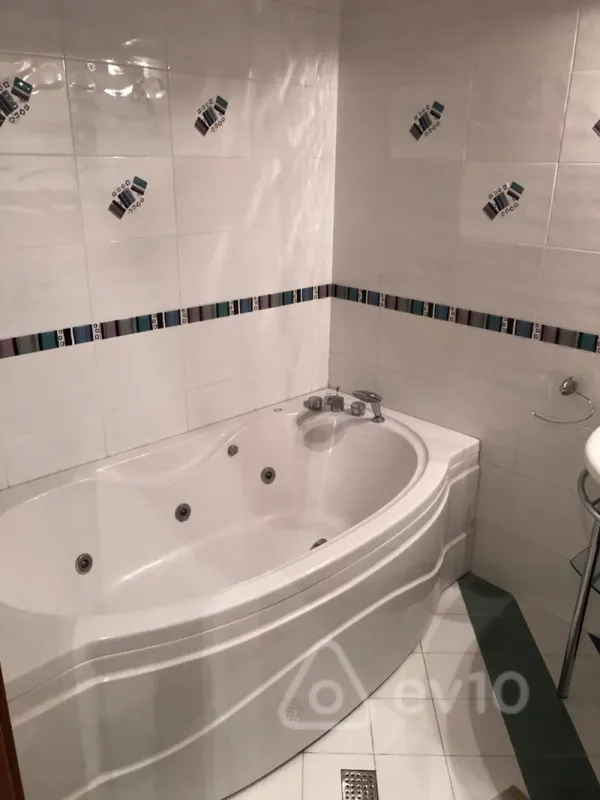 Kirayə verilir 4 otaqlı yeni tikili 100 m²