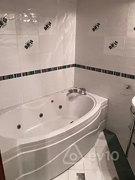 Kirayə verilir 4 otaqlı yeni tikili 100 m²