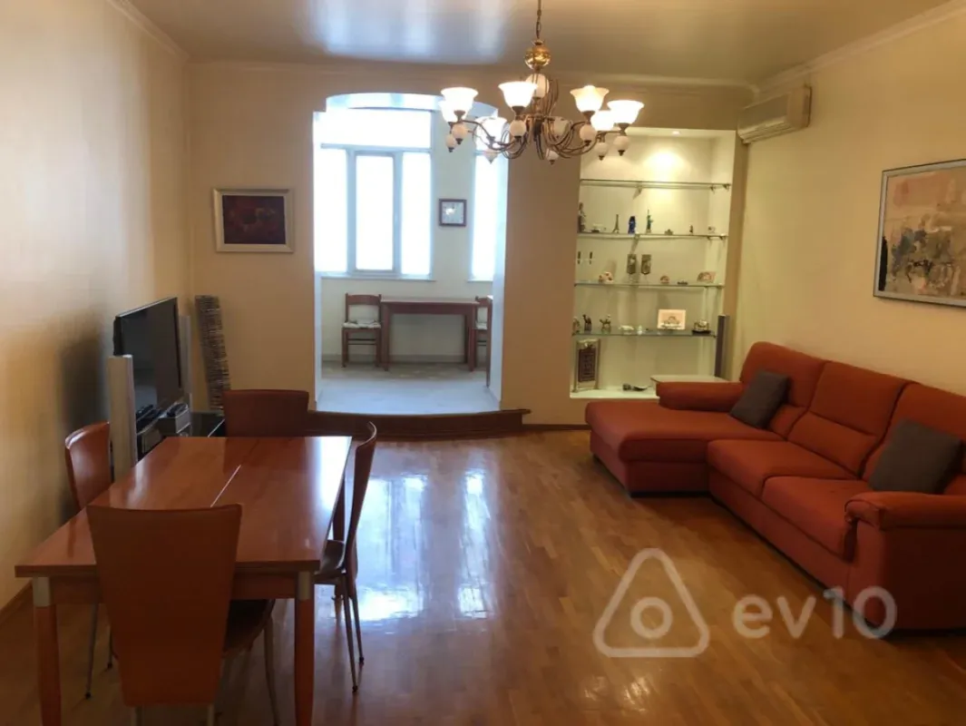 Kirayə verilir 4 otaqlı yeni tikili 100 m²