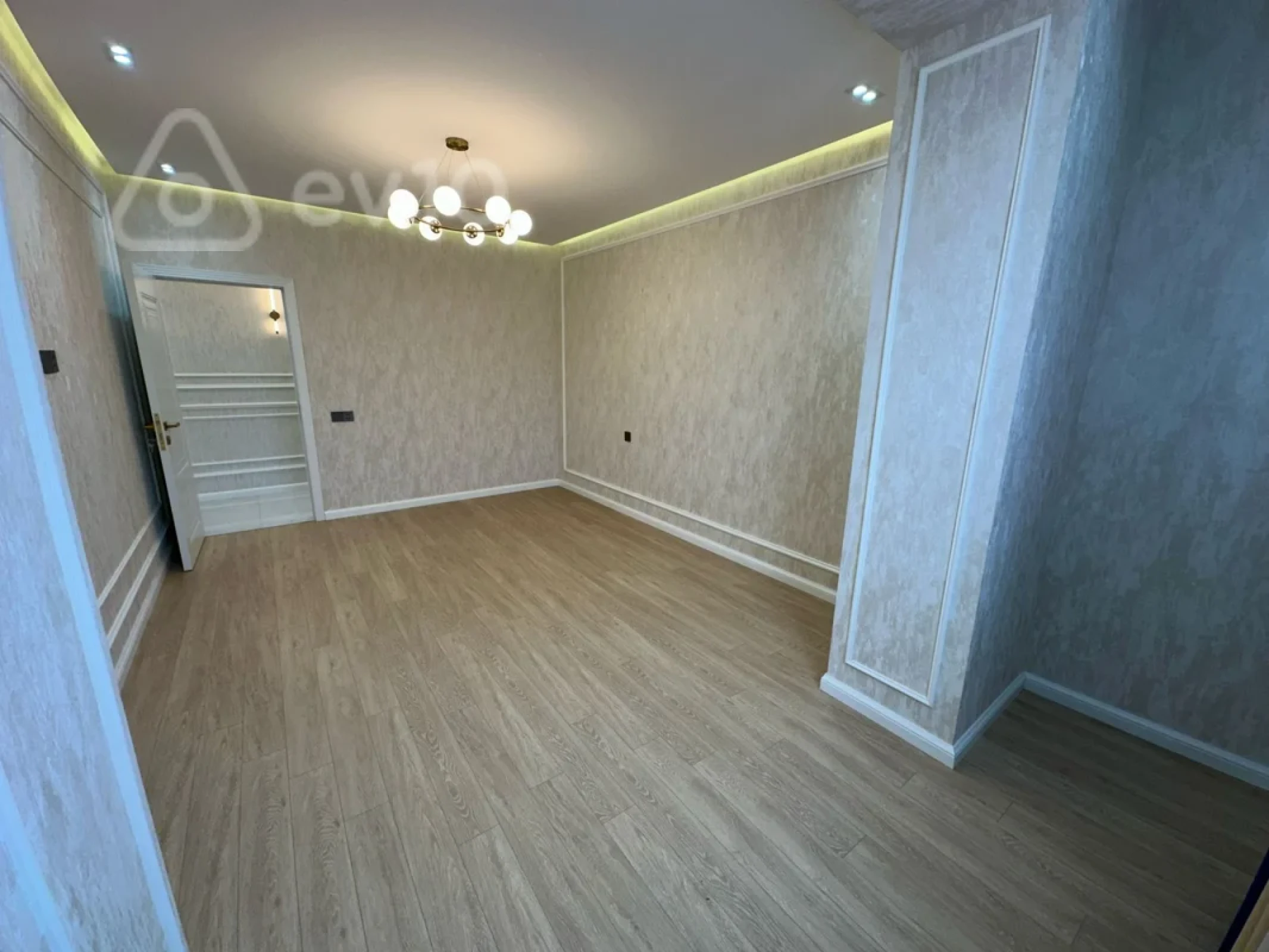 Satılır 4 otaqlı köhnə tikili 112 m²