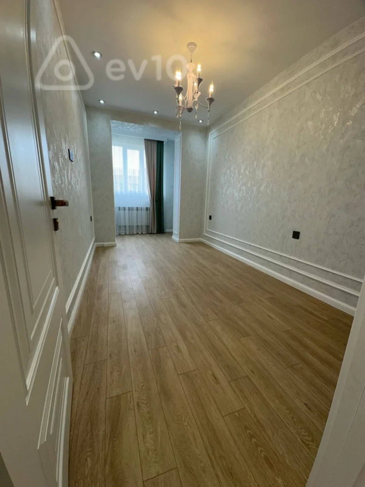 Satılır 4 otaqlı köhnə tikili 112 m²