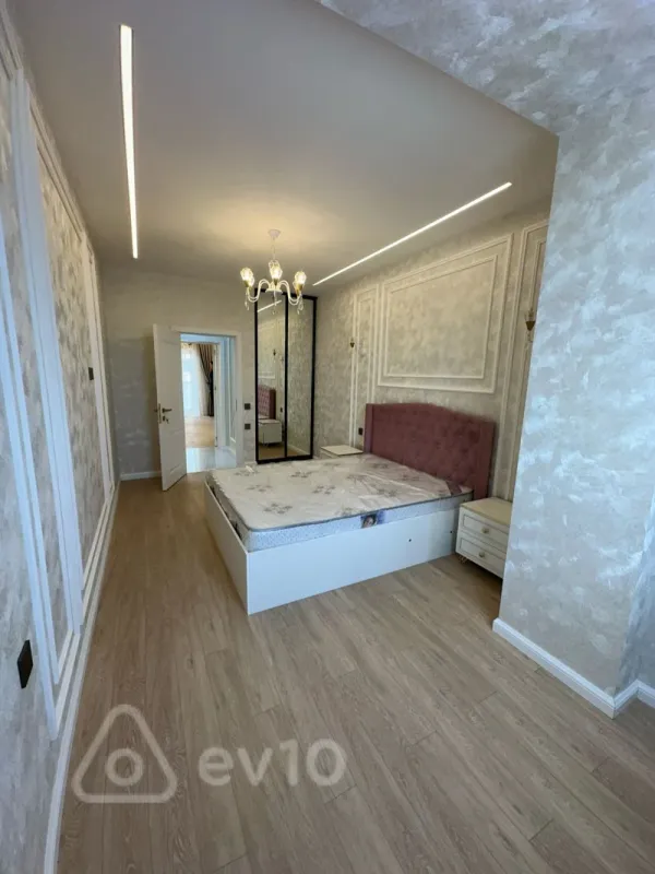 Satılır 4 otaqlı köhnə tikili 112 m²