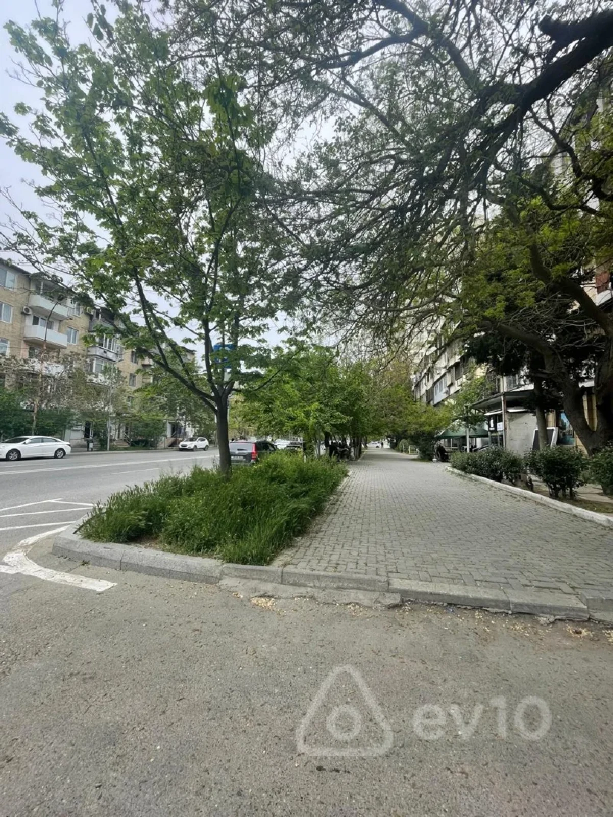Satılır 4 otaqlı köhnə tikili 112 m²