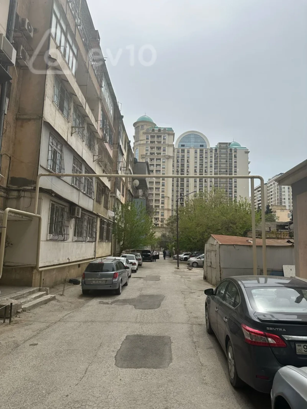 Satılır 4 otaqlı köhnə tikili 112 m²