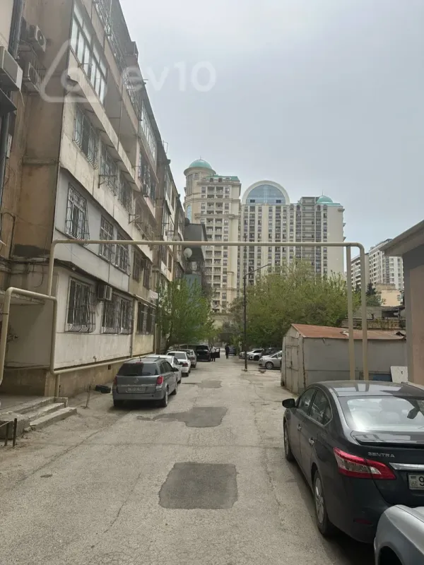 Satılır 4 otaqlı köhnə tikili 112 m²