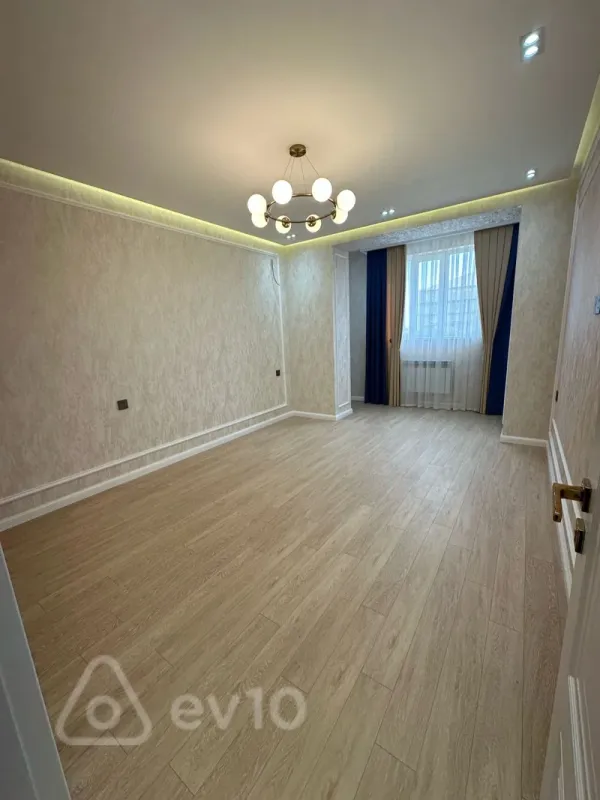 Satılır 4 otaqlı köhnə tikili 112 m²