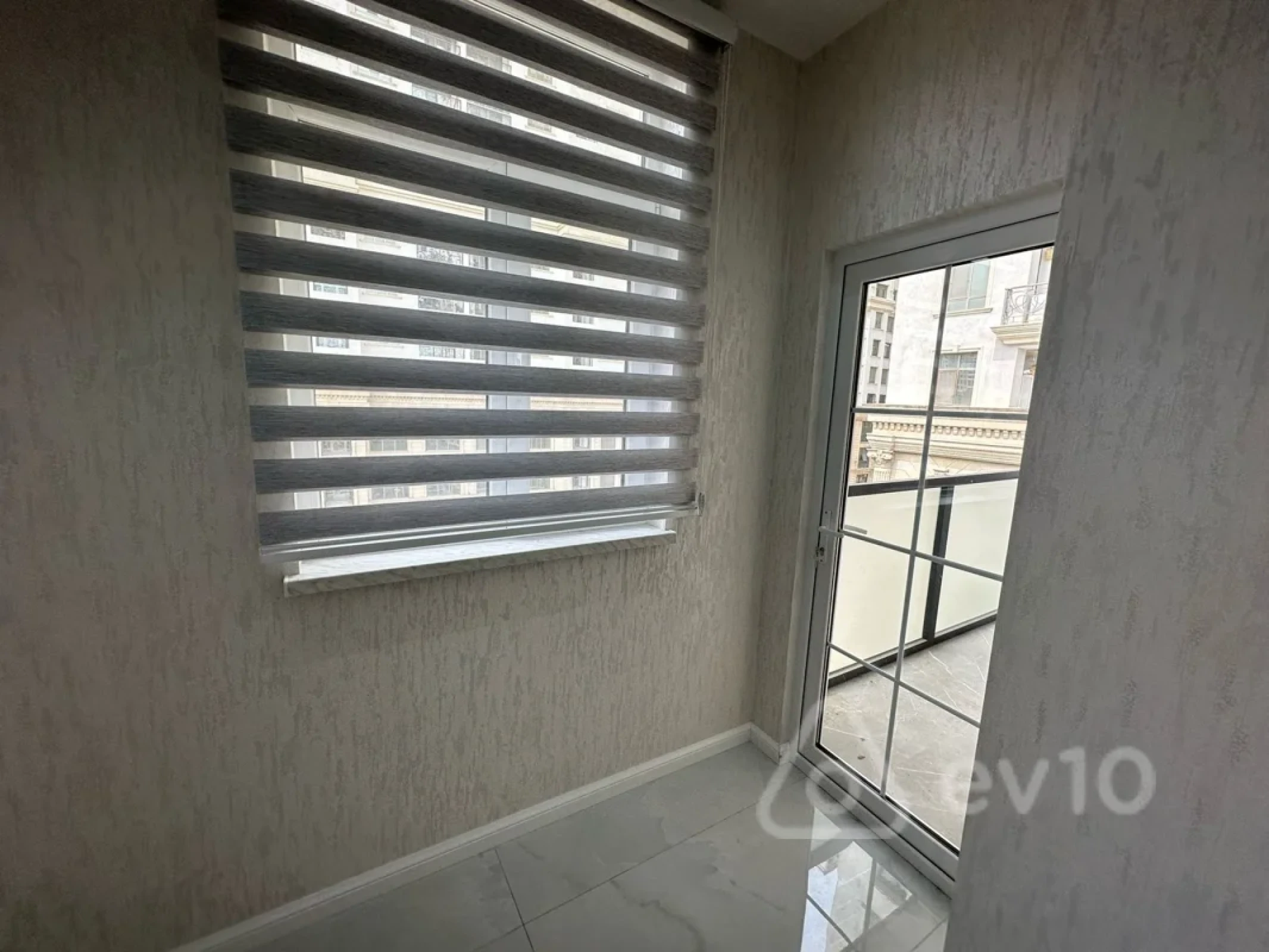 Satılır 4 otaqlı köhnə tikili 112 m²