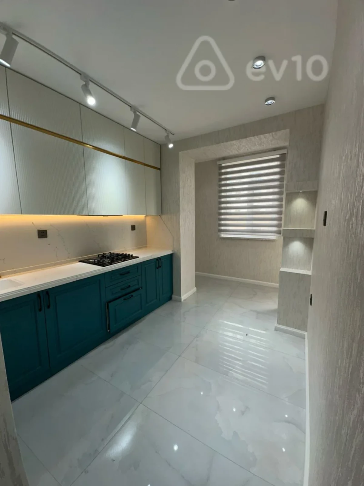 Satılır 4 otaqlı köhnə tikili 112 m²