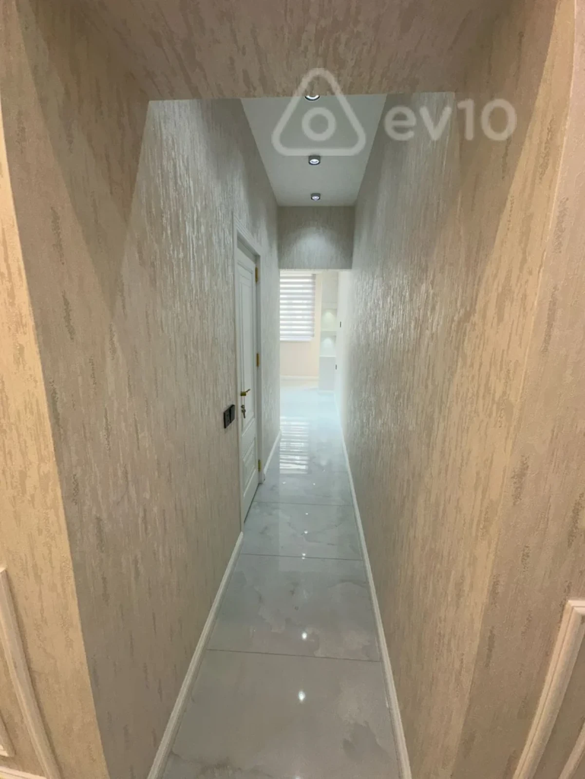 Satılır 4 otaqlı köhnə tikili 112 m²