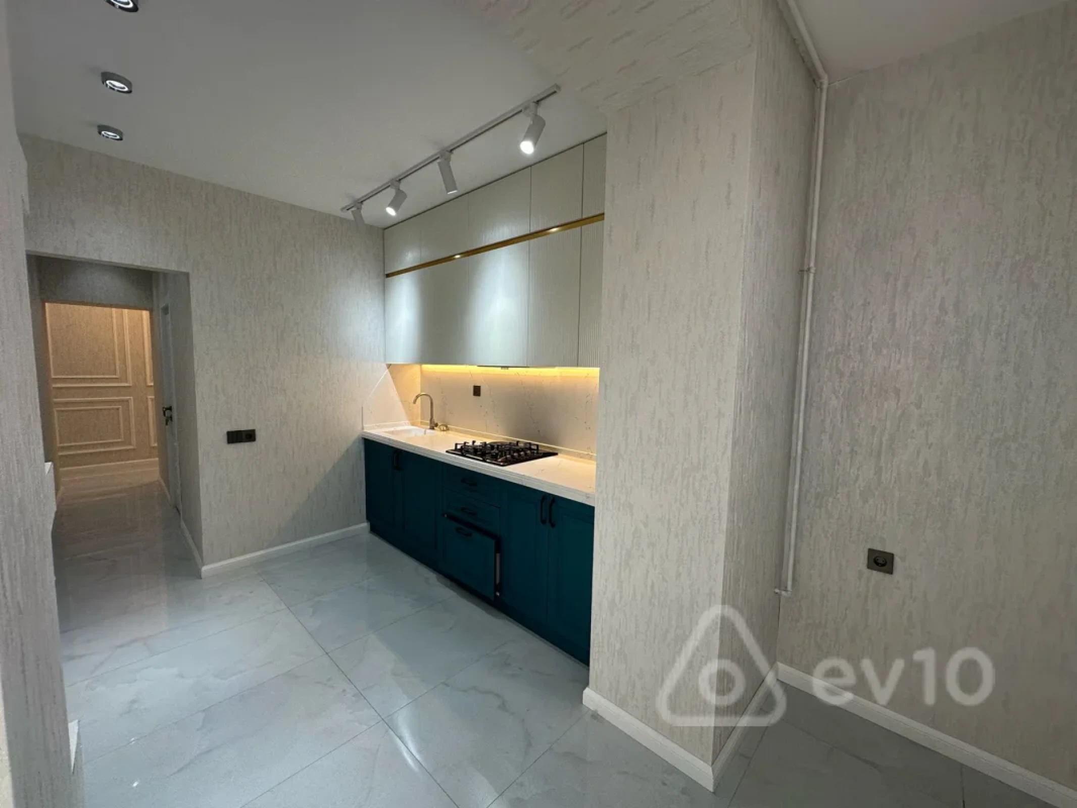 Satılır 4 otaqlı köhnə tikili 112 m²