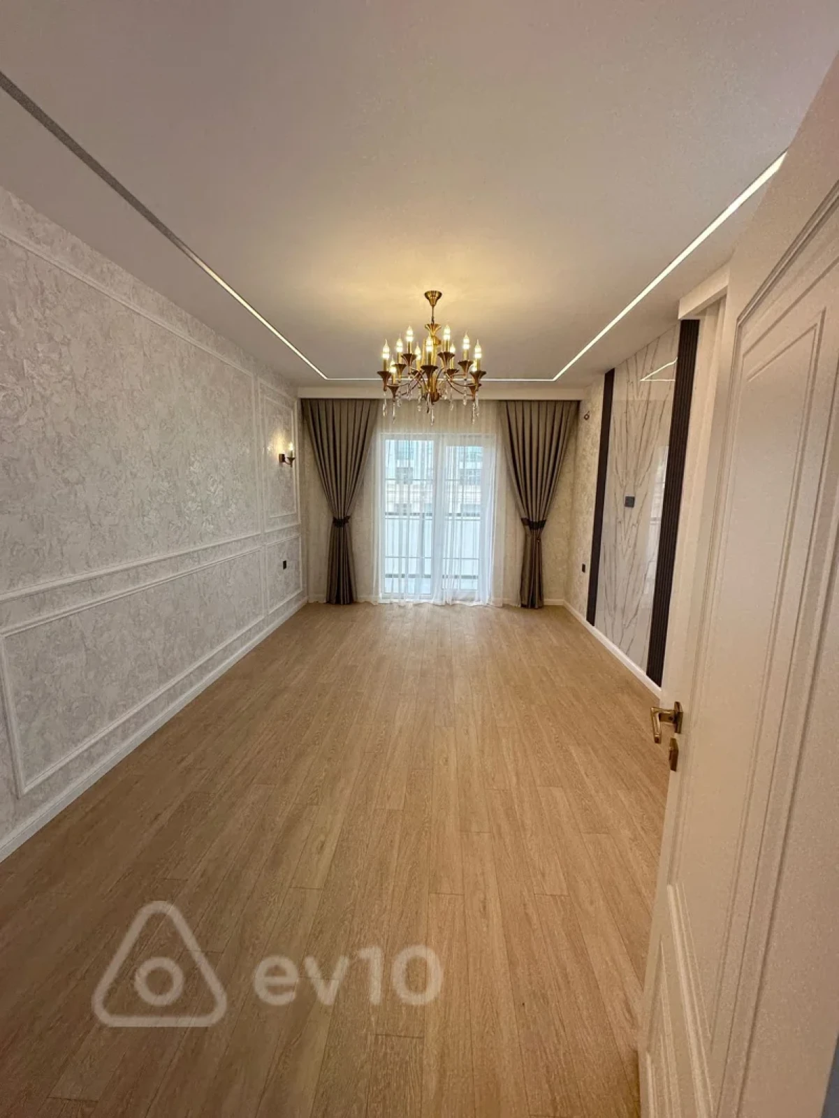 Satılır 4 otaqlı köhnə tikili 112 m²