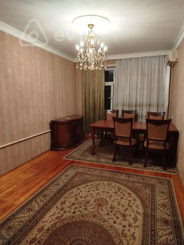 Satılır 4 otaqlı köhnə tikili 80 m²