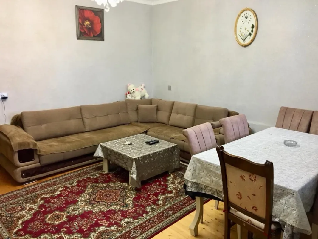 Satılır 6 otaqlı həyət evi 200 m²