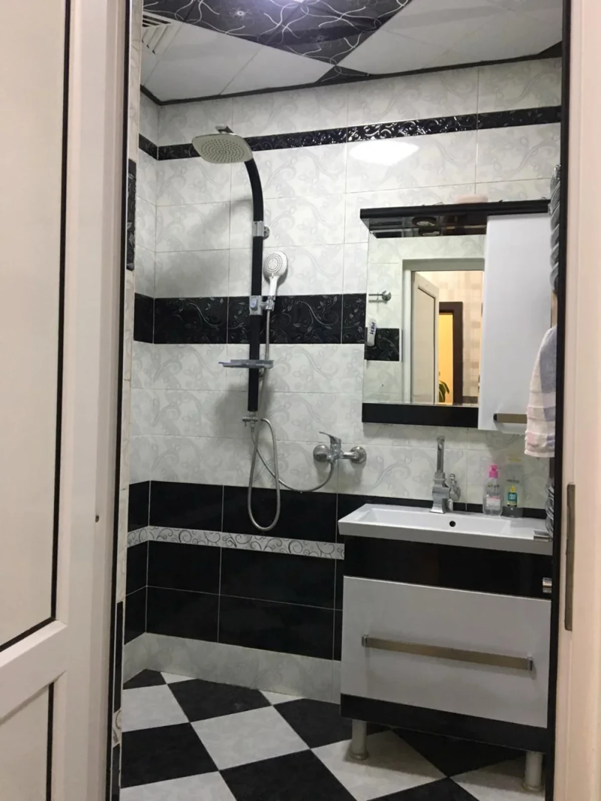 Satılır 6 otaqlı həyət evi 200 m²