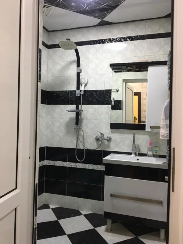 Satılır 6 otaqlı həyət evi 200 m²