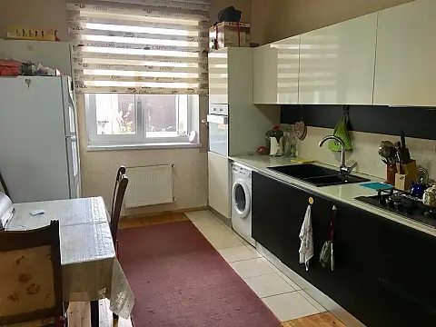 Satılır 6 otaqlı həyət evi 200 m²