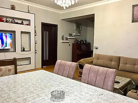 Satılır 6 otaqlı həyət evi 200 m²