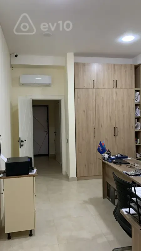 Kirayə verilir 2 otaqlı ofis 90 m²
