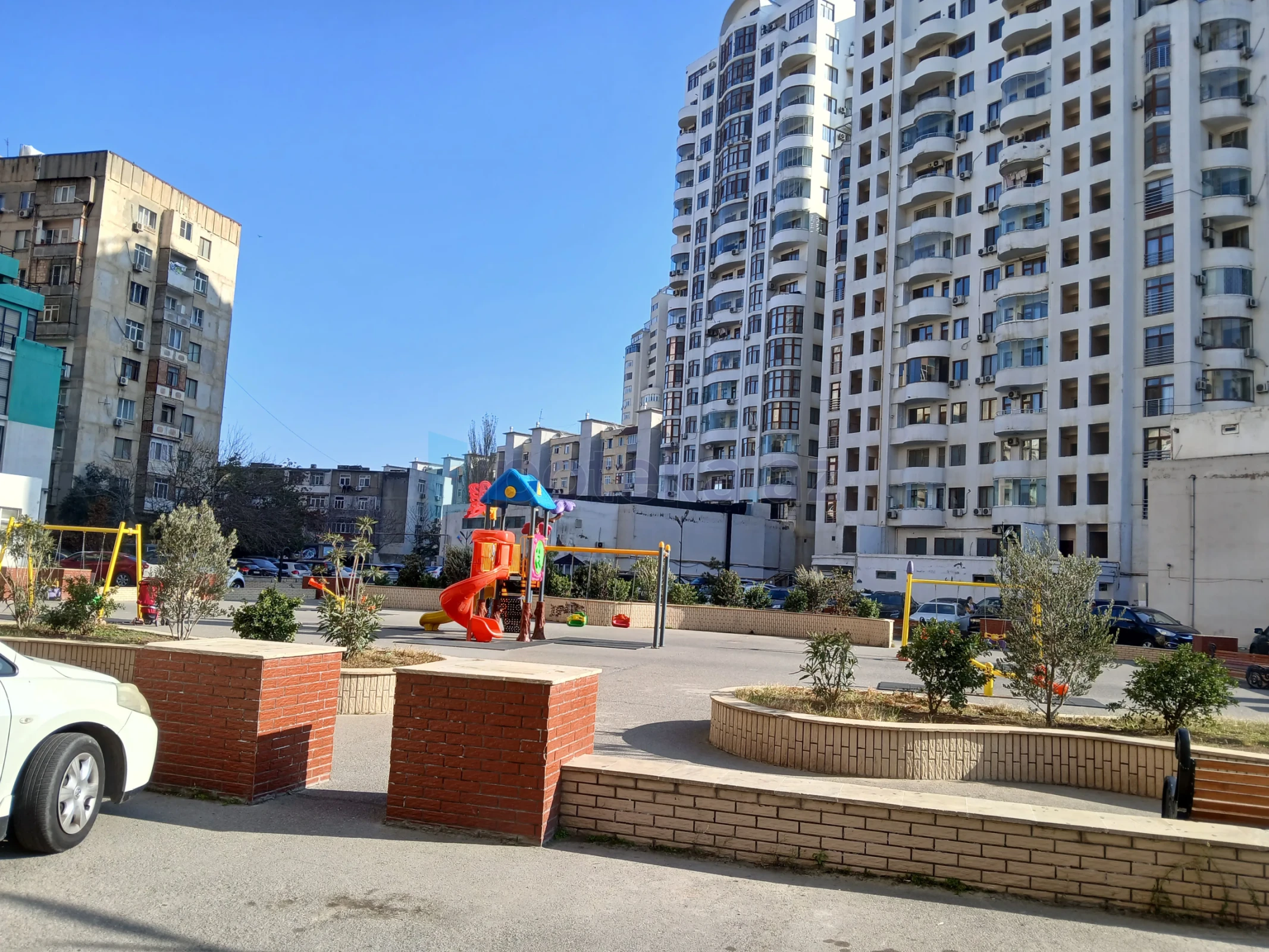 Satılır 3 otaqlı yeni tikili 140 m²