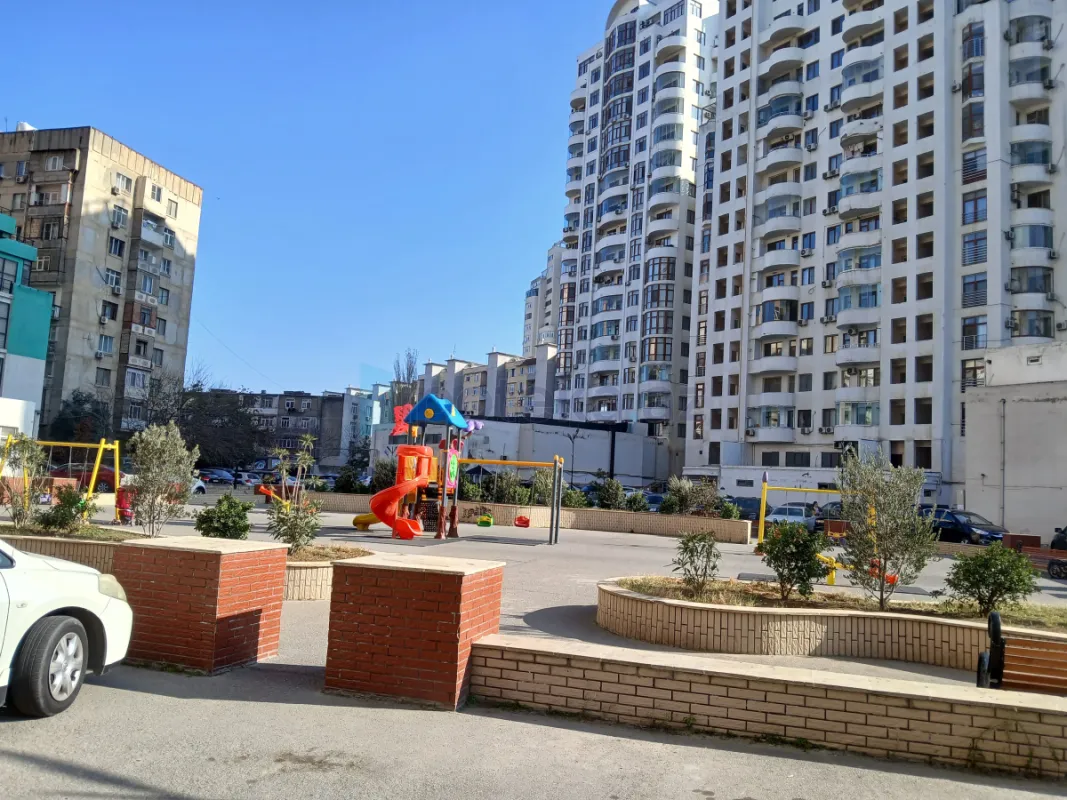 Satılır 3 otaqlı yeni tikili 140 m²