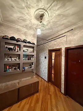 Satılır 2 otaqlı köhnə tikili 65 m²