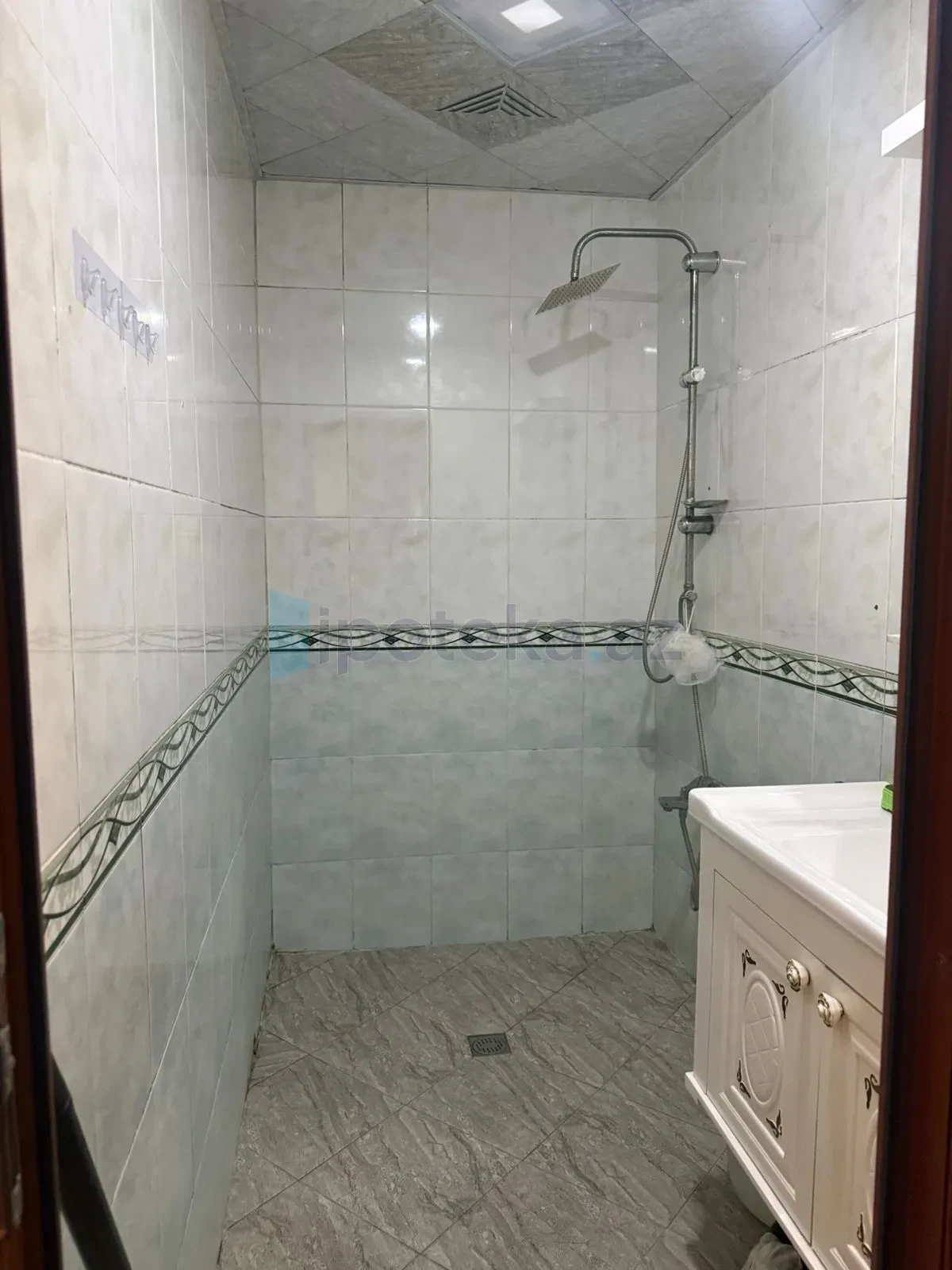 Satılır 2 otaqlı köhnə tikili 65 m²