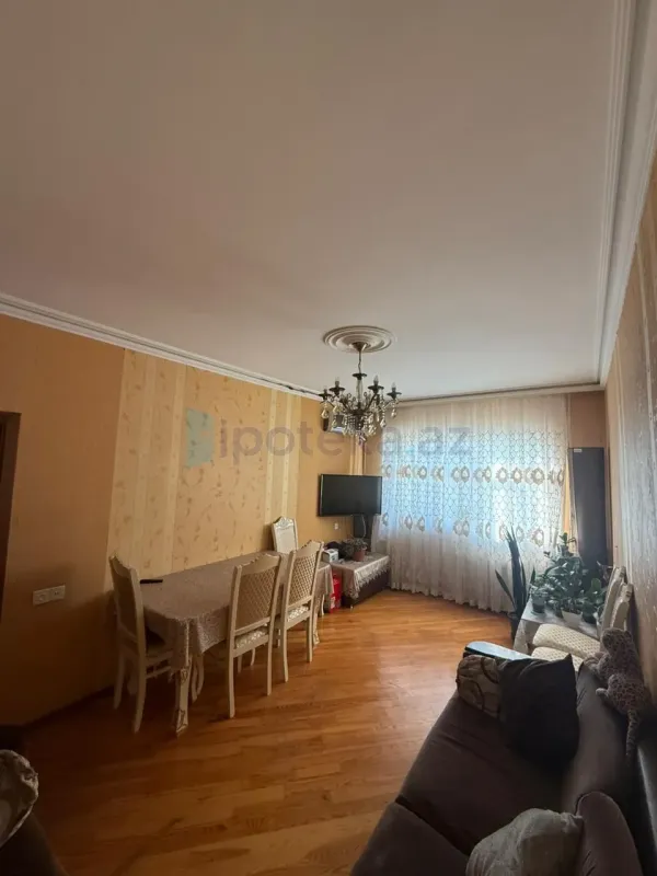 Satılır 2 otaqlı köhnə tikili 65 m²