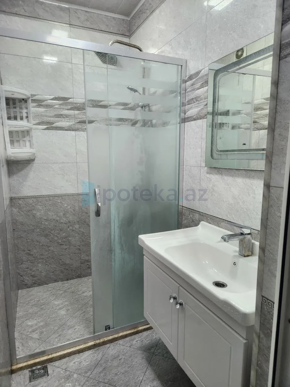 Satılır 3 otaqlı köhnə tikili 64 m²