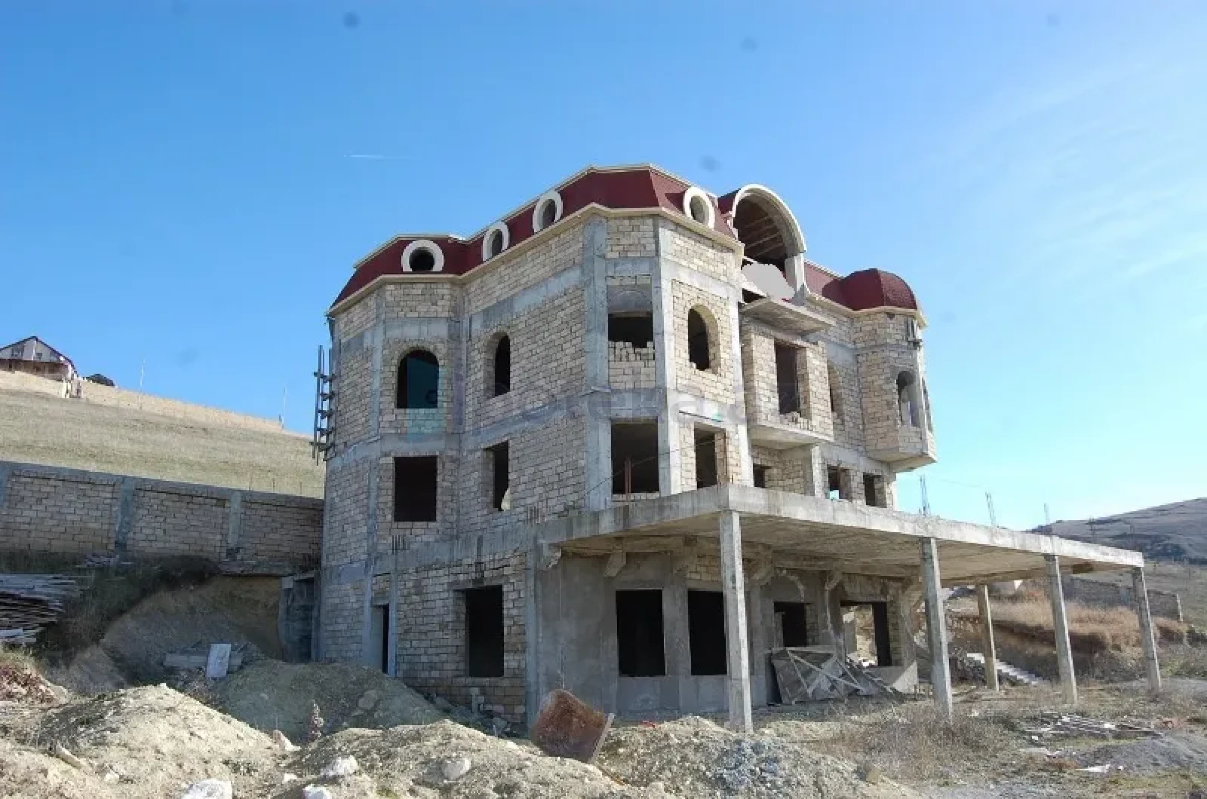 Satılır 5 otaqlı həyət evi 700 m²