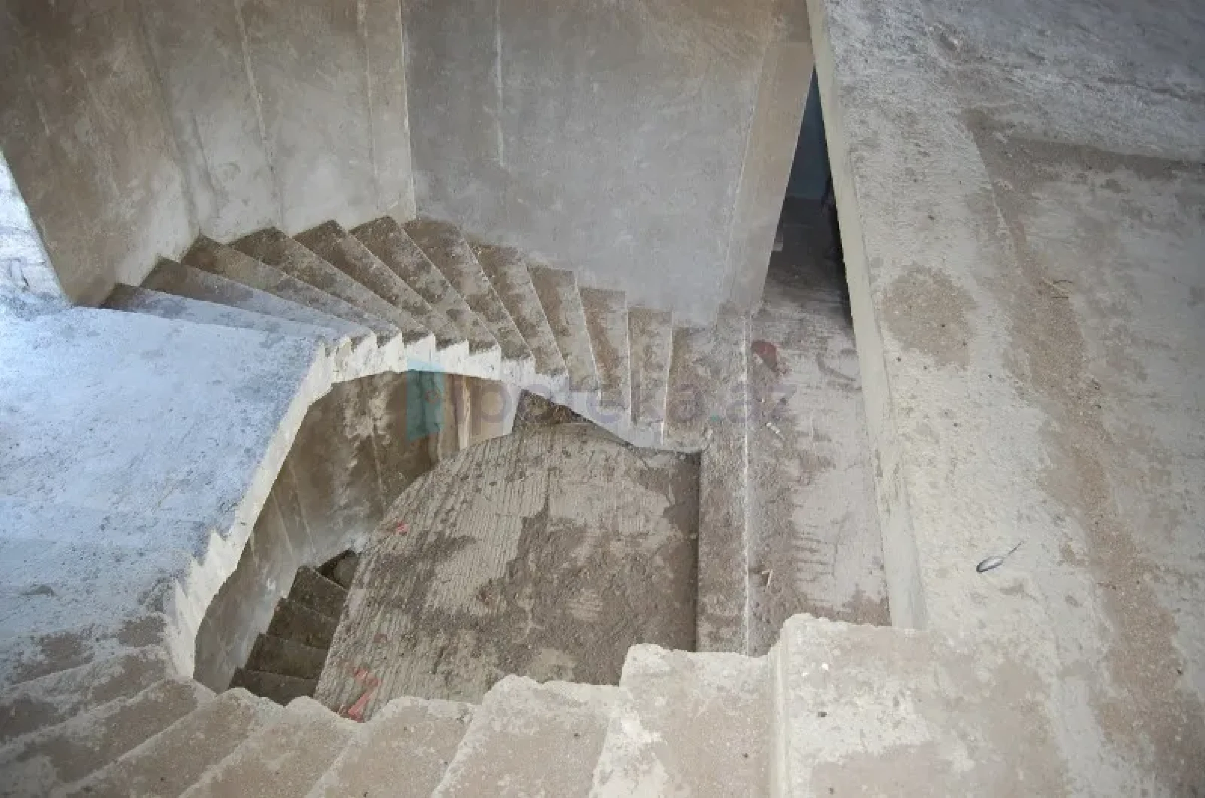 Satılır 5 otaqlı həyət evi 700 m²