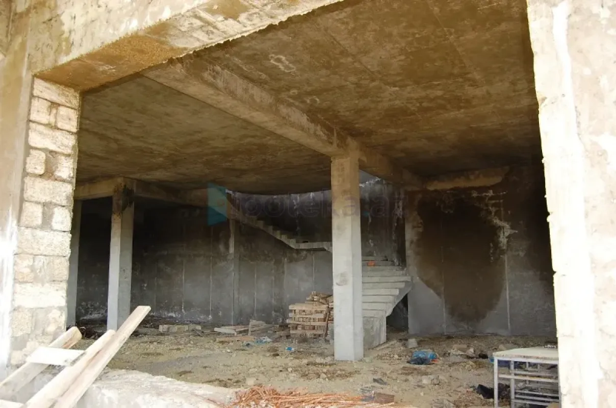 Satılır 5 otaqlı həyət evi 700 m²