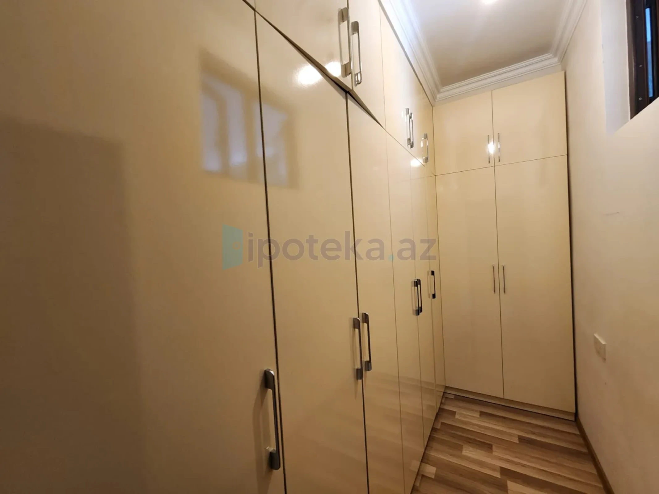 Satılır 2 otaqlı yeni tikili 42.3 m²