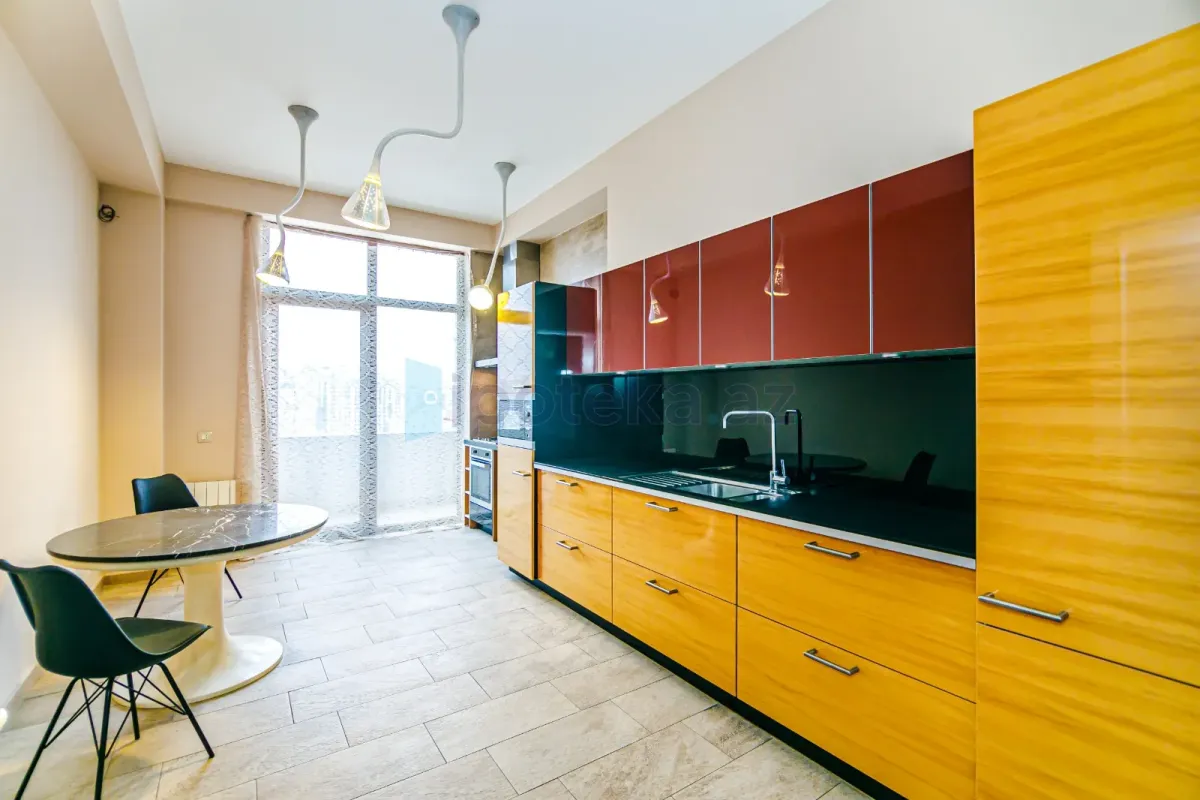 Satılır 3 otaqlı yeni tikili 153 m²