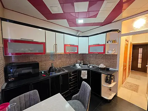 Satılır 3 otaqlı köhnə tikili 80 m²