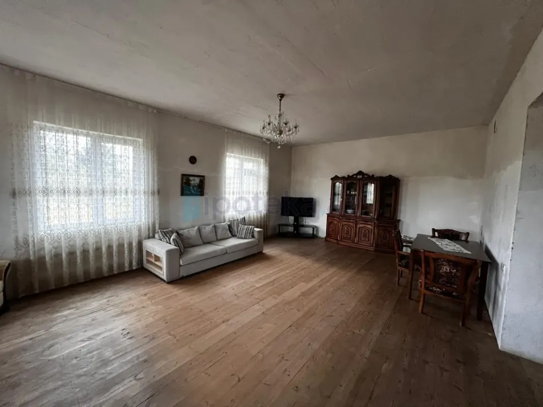 Satılır 4 otaqlı həyət evi 330 m²