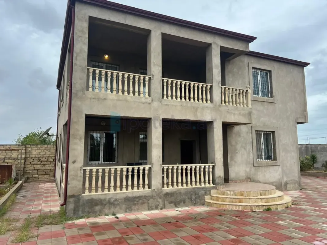 Satılır 4 otaqlı həyət evi 330 m²