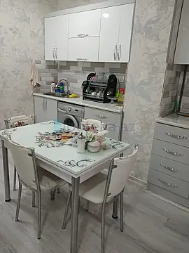 Satılır 1 otaqlı köhnə tikili 40 m²