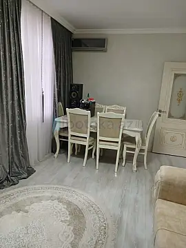 Satılır 1 otaqlı köhnə tikili 40 m²