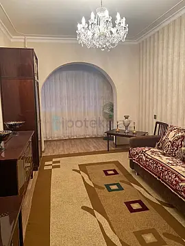 Satılır 4 otaqlı köhnə tikili 82 m²