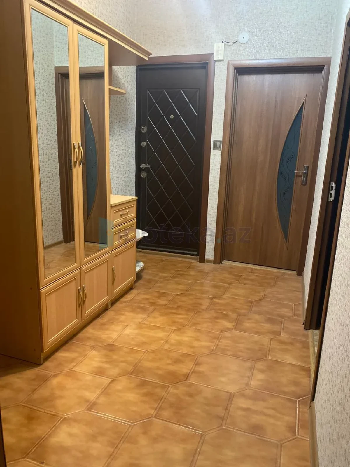 Satılır 4 otaqlı köhnə tikili 82 m²