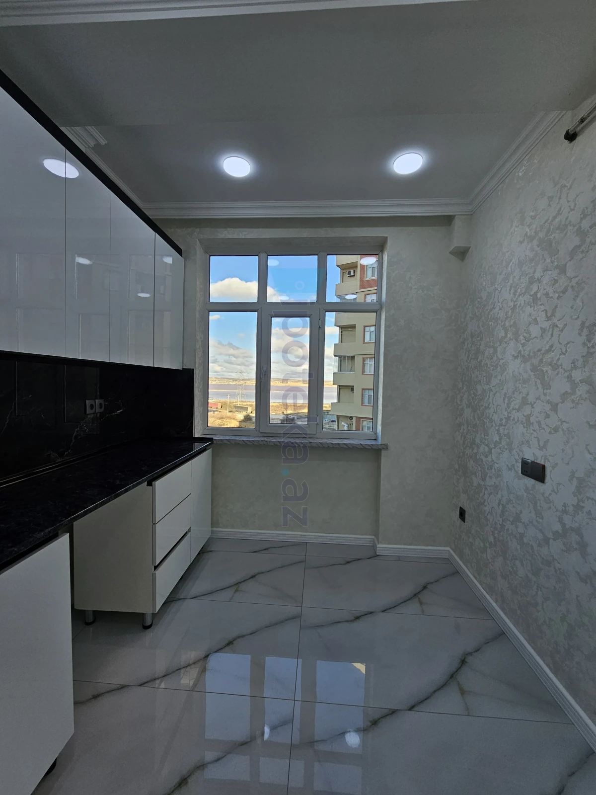 Satılır 2 otaqlı yeni tikili 56 m²