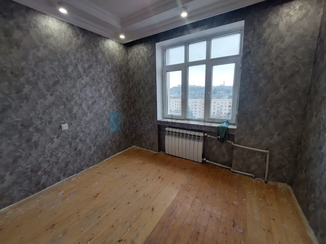 Satılır 3 otaqlı köhnə tikili 65 m²