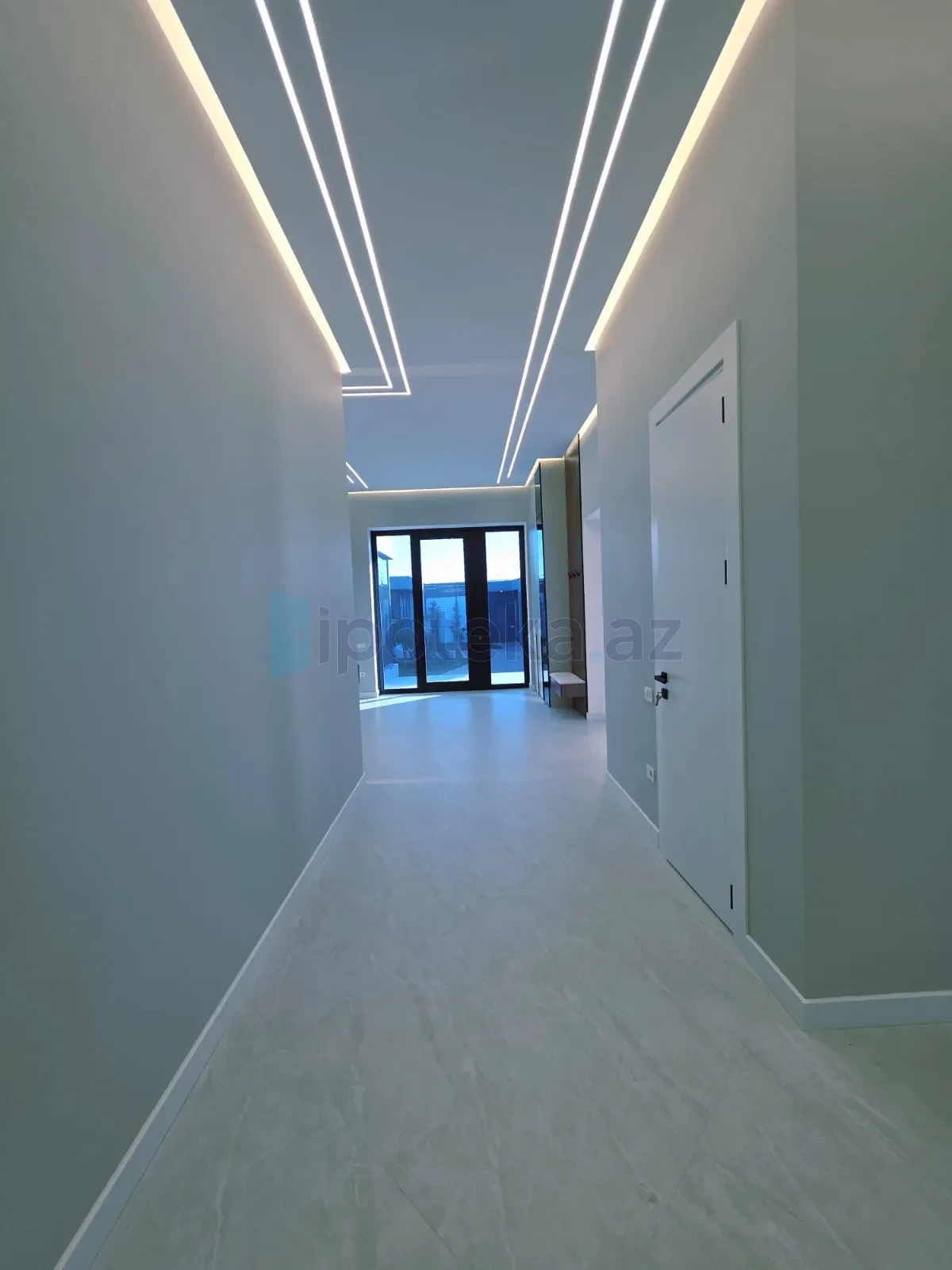 Satılır 5 otaqlı mənzil 260 m²