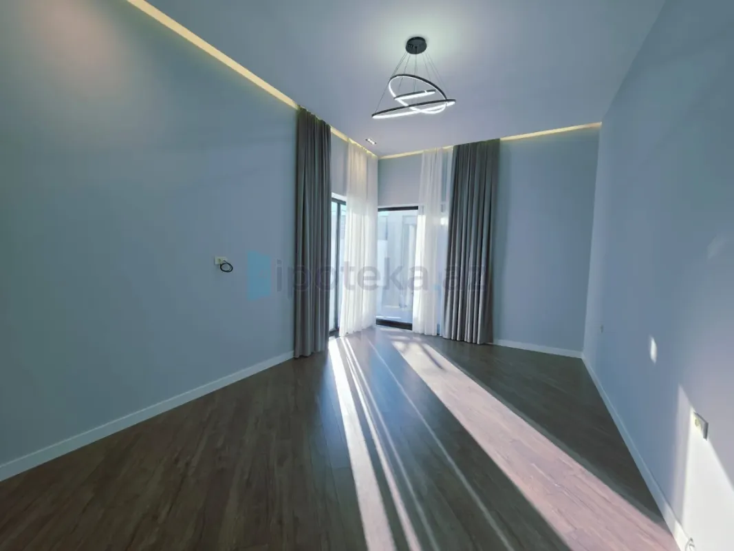 Satılır 5 otaqlı mənzil 260 m²