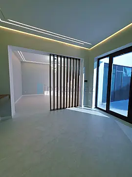 Satılır 5 otaqlı mənzil 260 m²