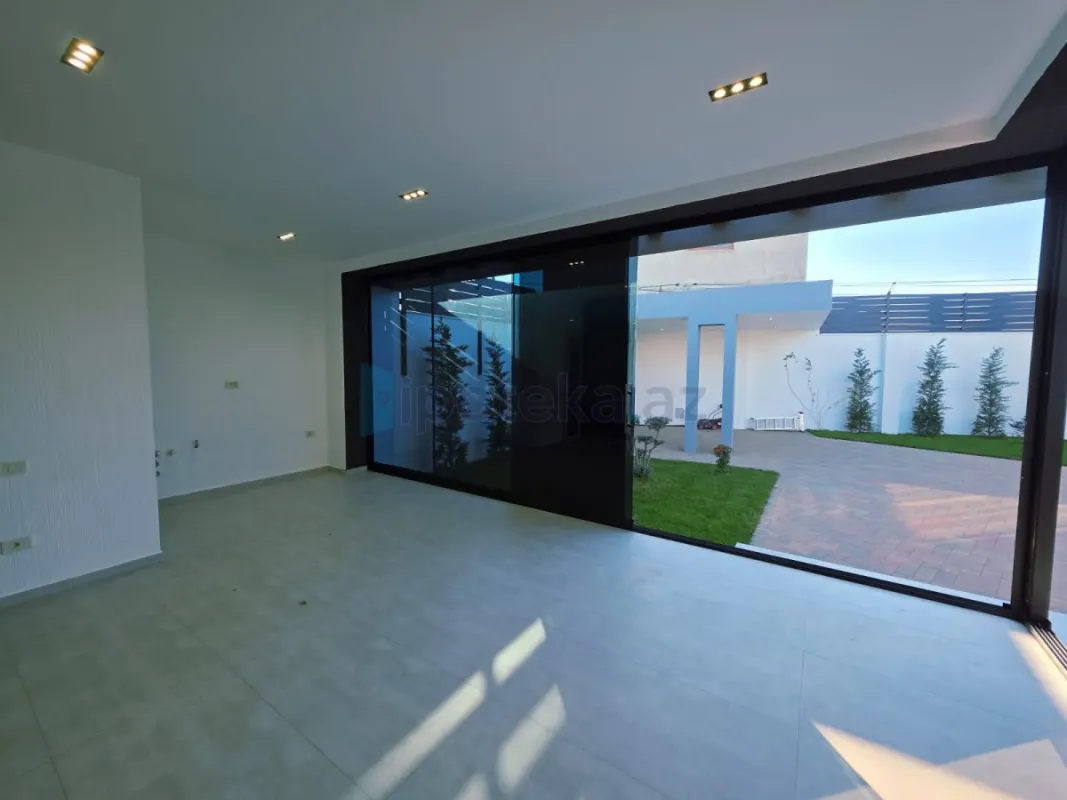 Satılır 5 otaqlı mənzil 260 m²