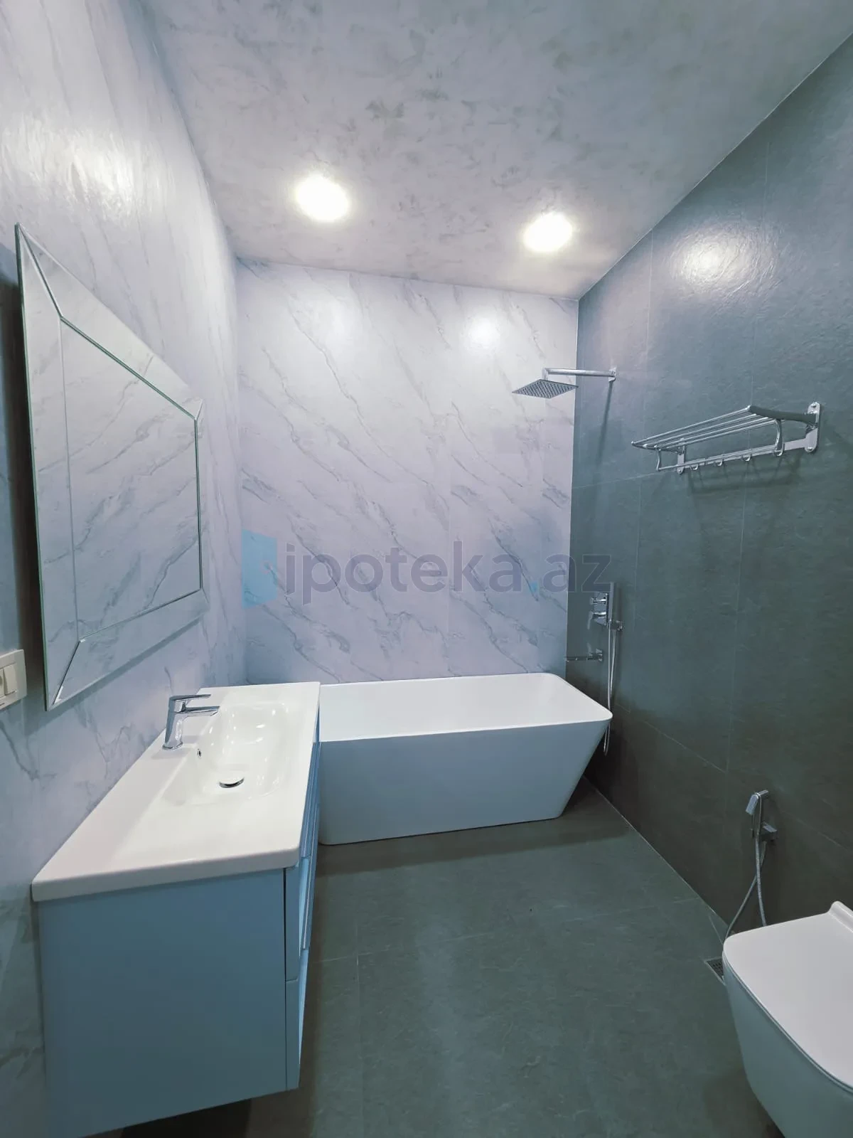 Satılır 5 otaqlı mənzil 260 m²