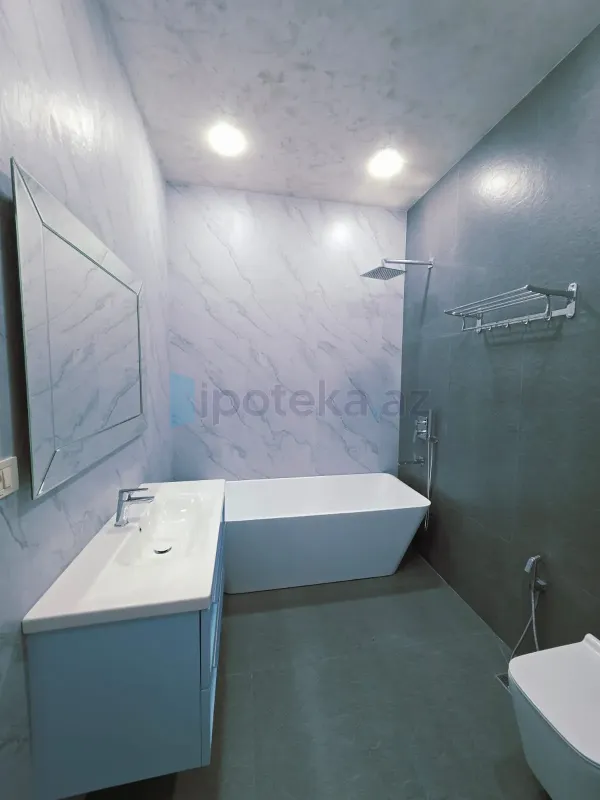 Satılır 5 otaqlı mənzil 260 m²